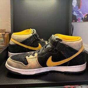 Nike SB Dunk Mid "Asbury Casino" size 13, like new